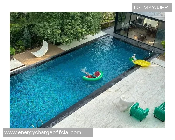 炙热夏日畅游尽享清凉泳池派对,释放无限激情与欢乐时光 炙热夏日畅游尽享清凉泳池派对,释放无限激情与欢乐时光